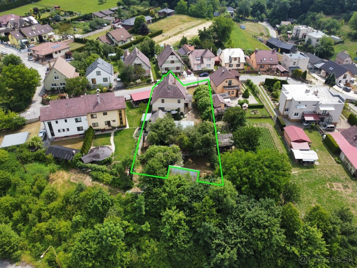 Rodinný dom s vizualizáciou / 1028 m2 / - Púchov