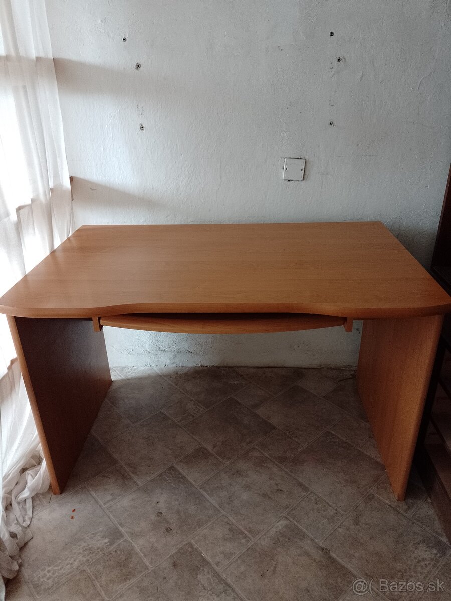 Písací stôl