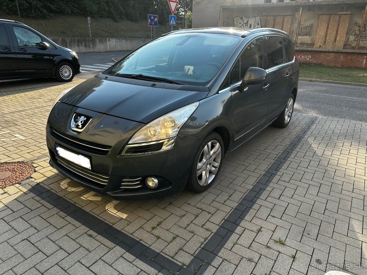 Peugeot 5008 Full výbava