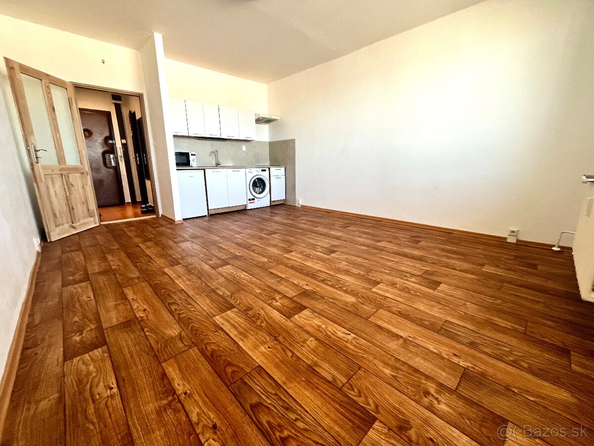 Priestranná garsónka 28m2 - sídlisko KVP