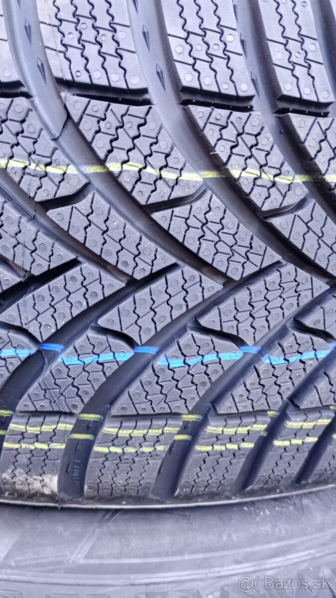 215/55 R18 XL zimné pneumatiky Semperit