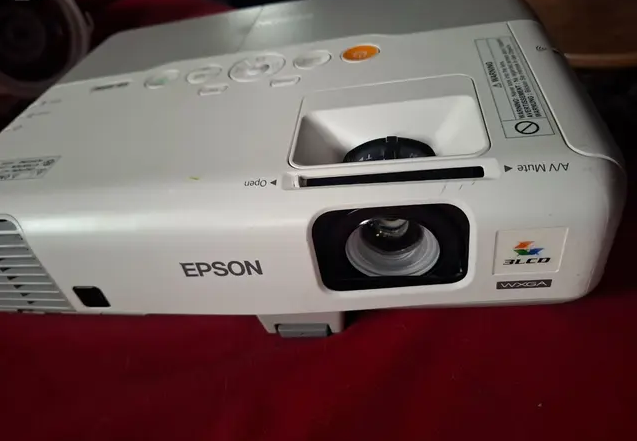 Projektor Epson EB-915W