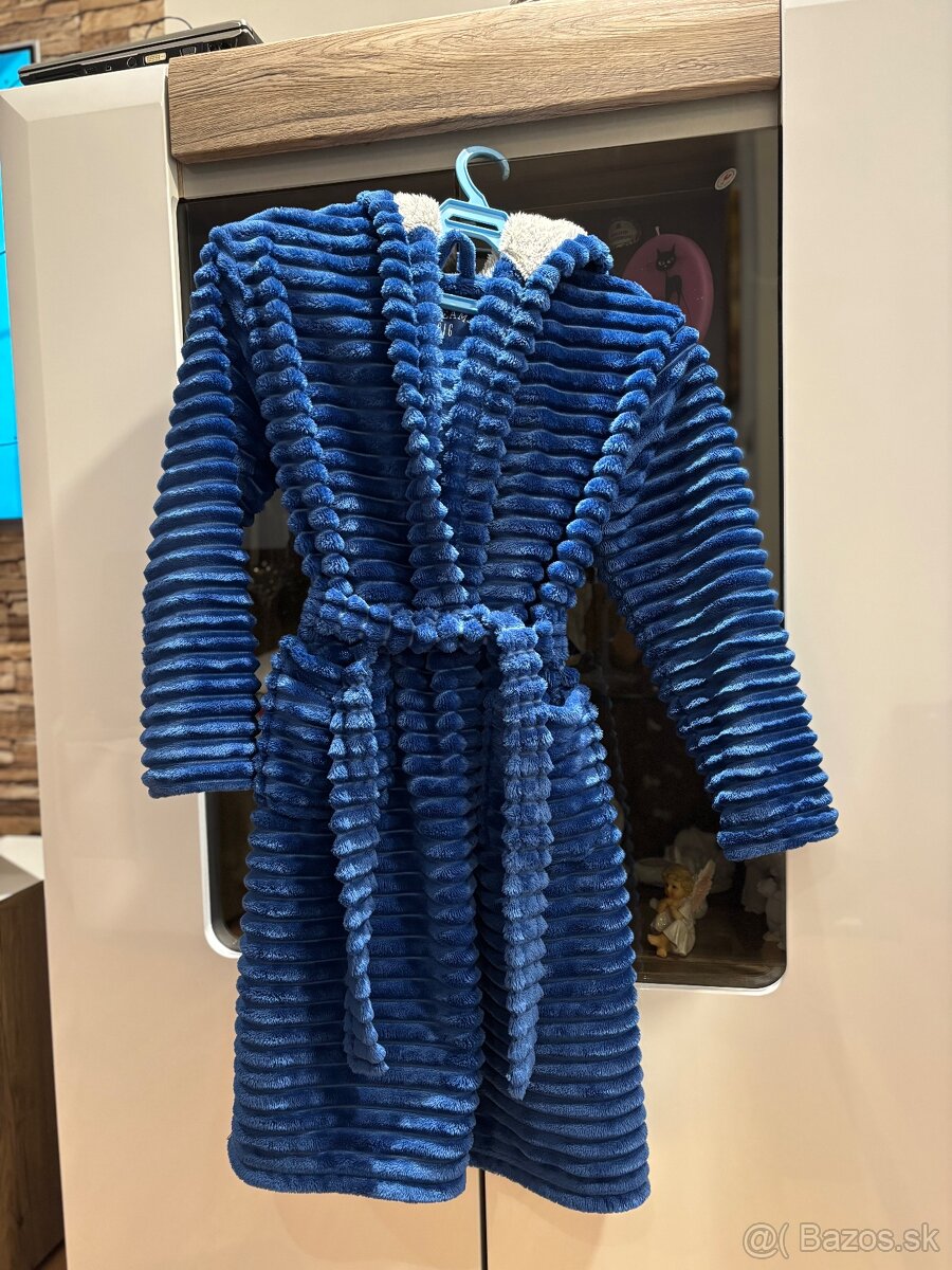 Krásny mäkkučky župan veľkosť 9-11 rokov