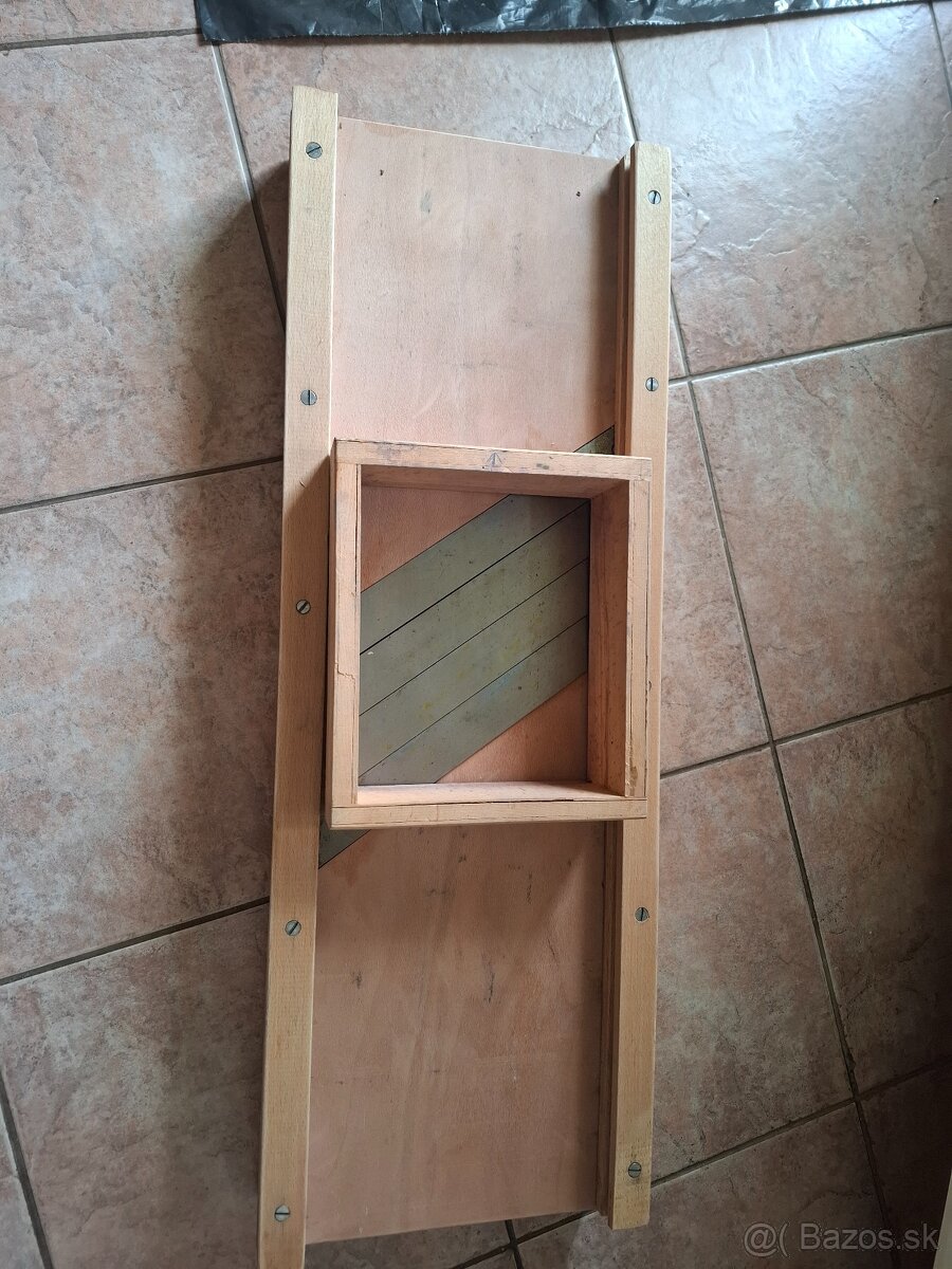 Nože na koreňovú a listovú zeleninu