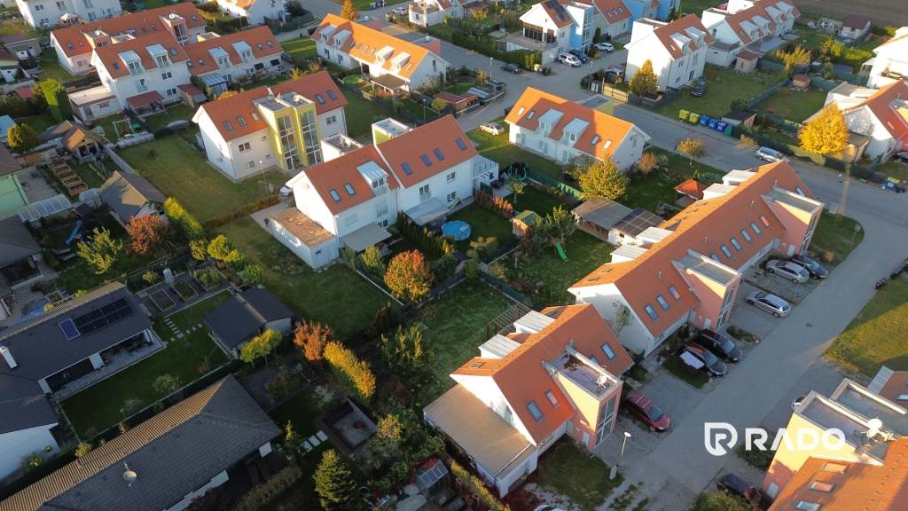 RADO | svetlý 2i byt + 200 m² záhrada | Biely Kostol