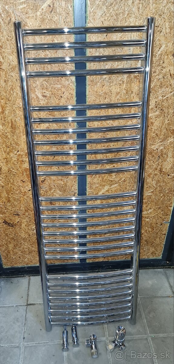 Rebríkový radiátor 130x45cm chróm
