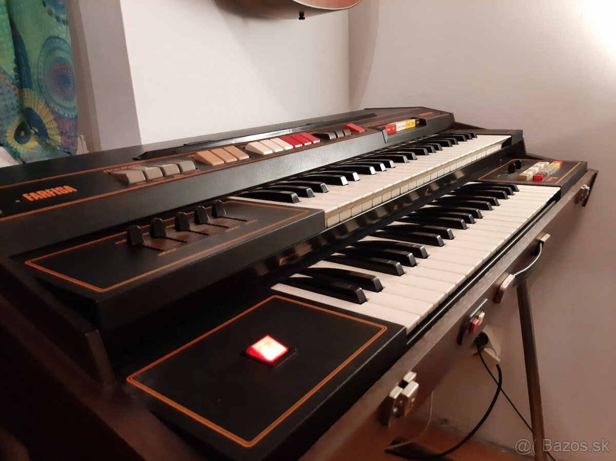 Elektricky organ Farfisa Commander