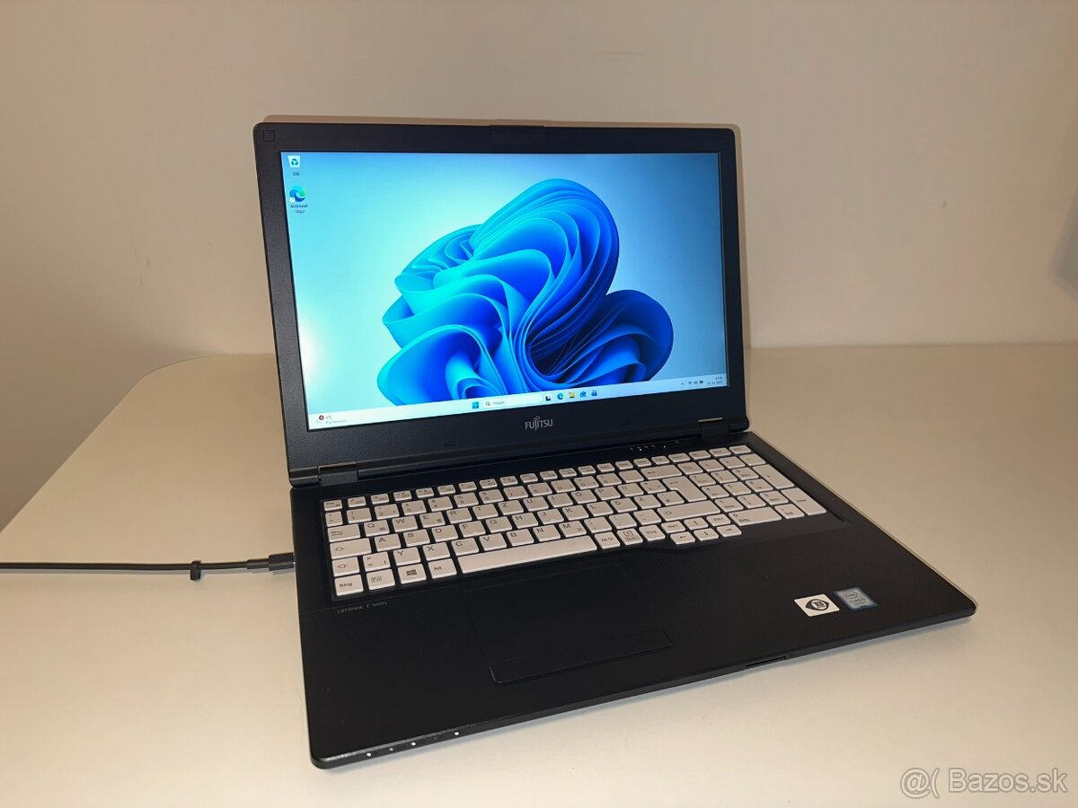Fujitsu E559 / i5-8265U / 8GB RAM / 512GB SSD / Win 11