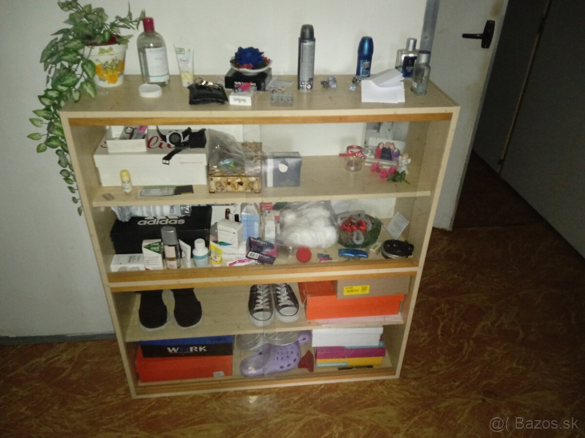 Lacno predam 2 skrinky