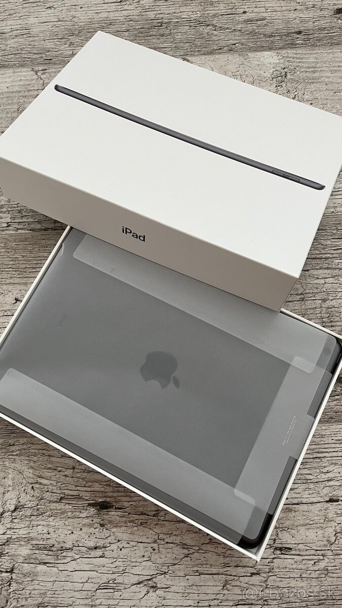 iPad 10.2 9th g vesmírne sivý