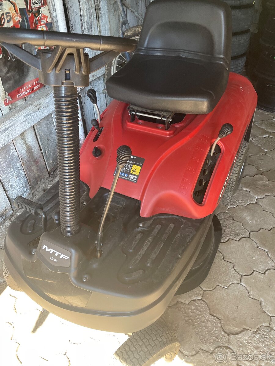 Rider kosačka na trávu