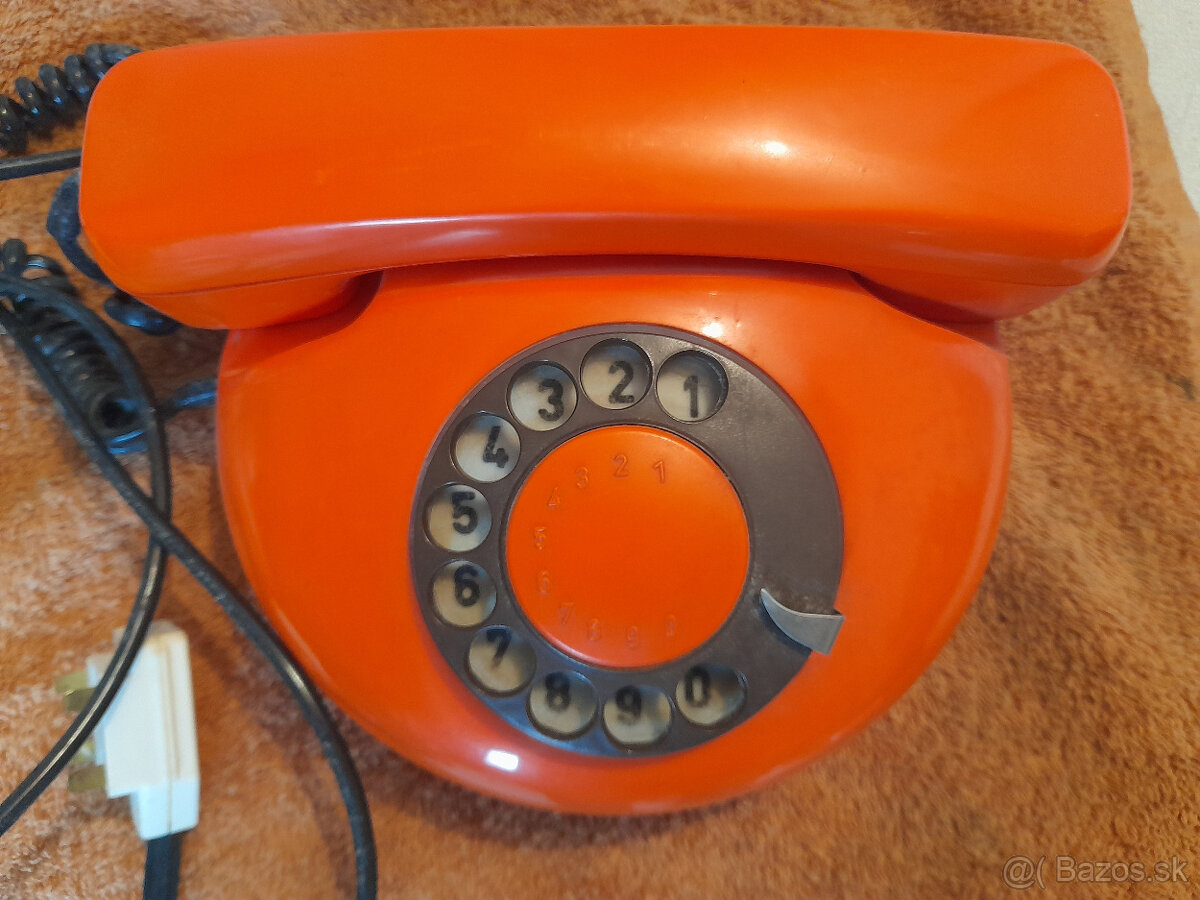Retro telefón tzv. Lentilka