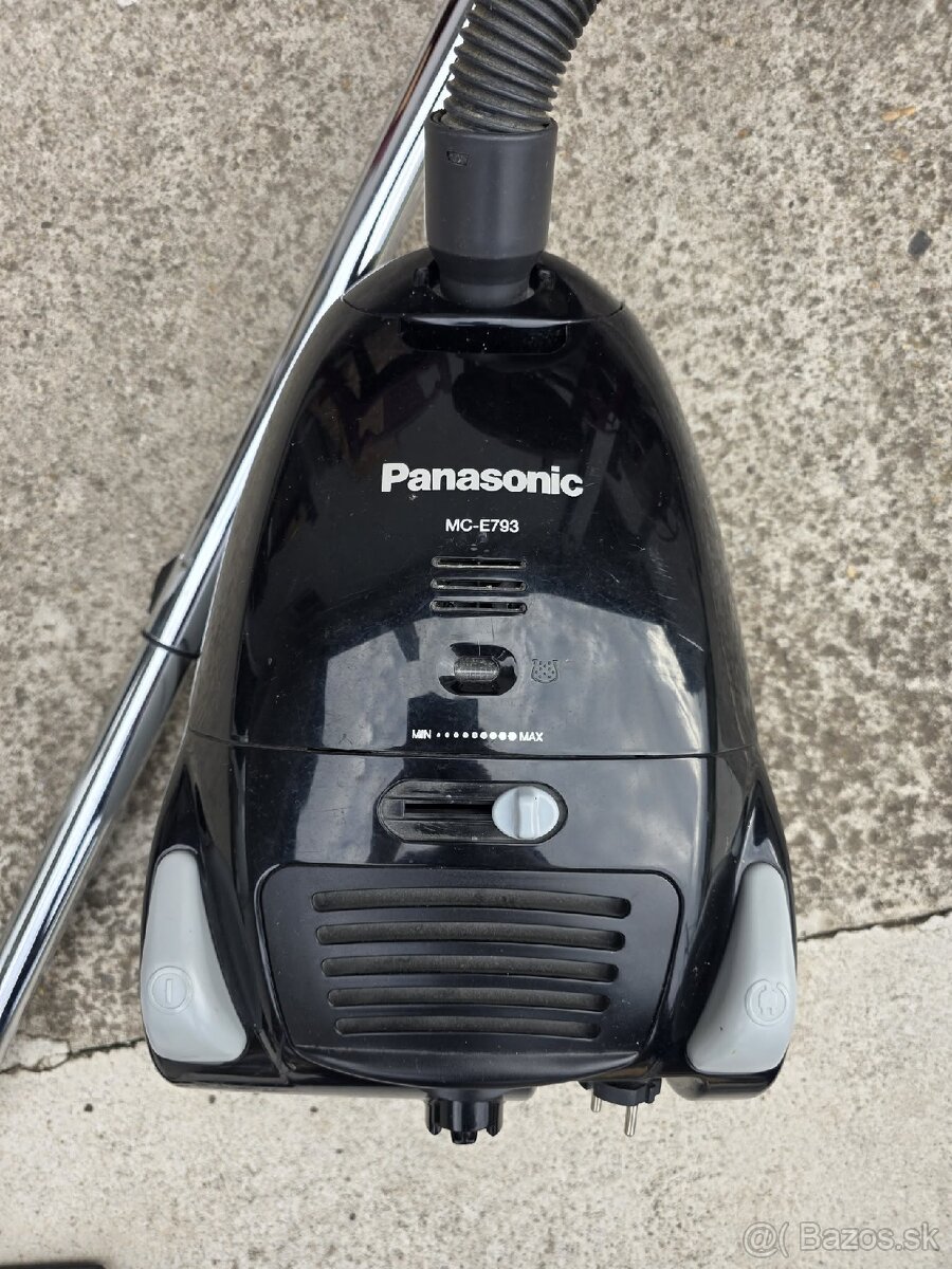 Vysávač Panasonic MC-E793
