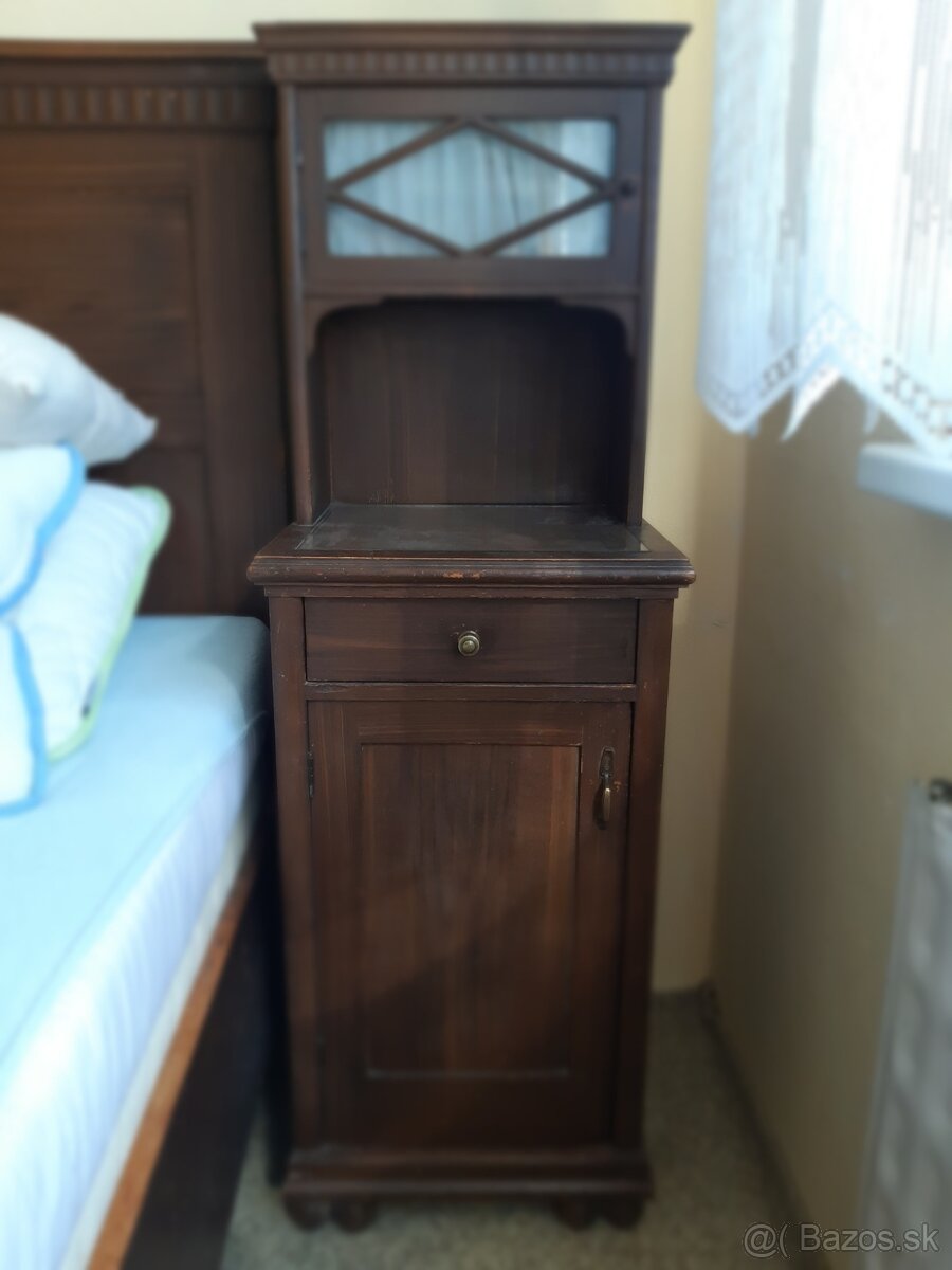 Starožitná skrinka