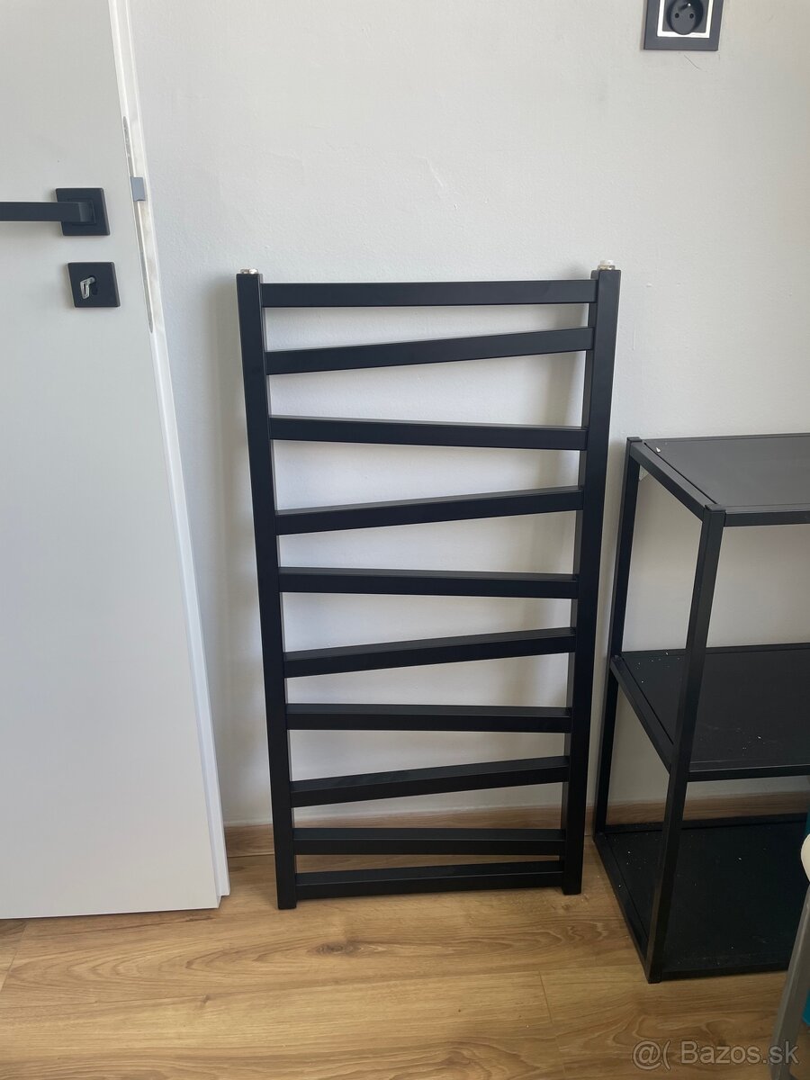 Čierny radiátor do kúpeľne