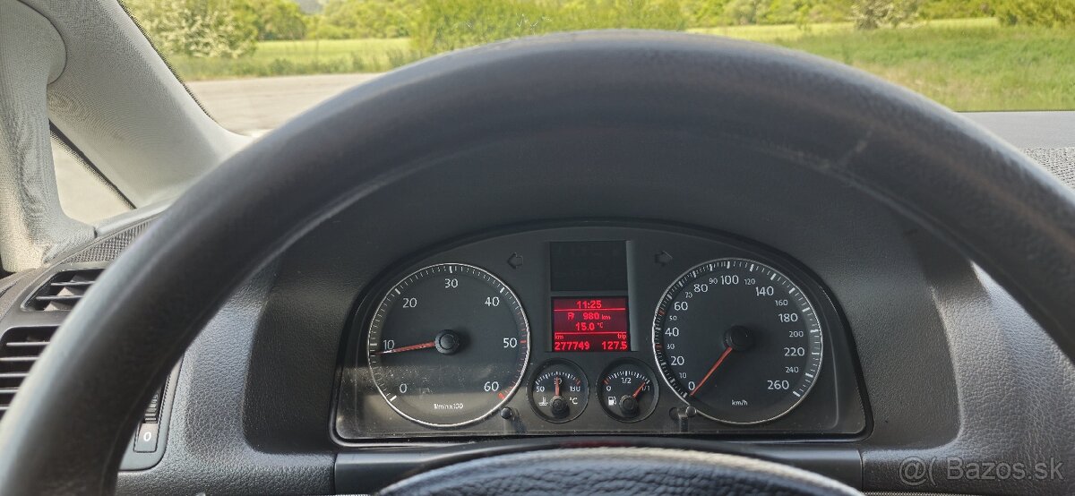 TOURAN 1,9 TDI 74kw .Model 2004..STK 05.27...