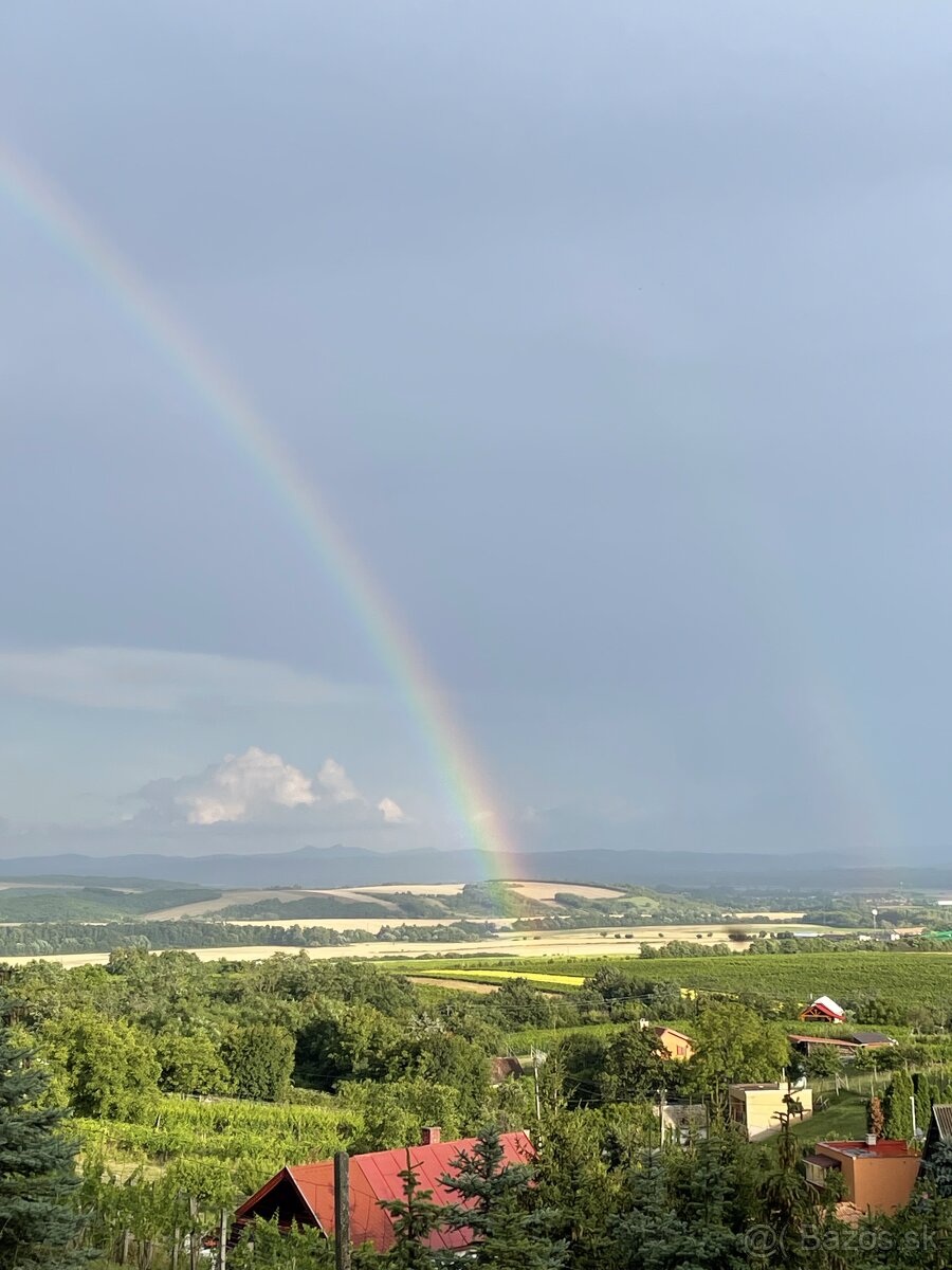 Chata s vínnou pivnicou vo vinárskej oblasti