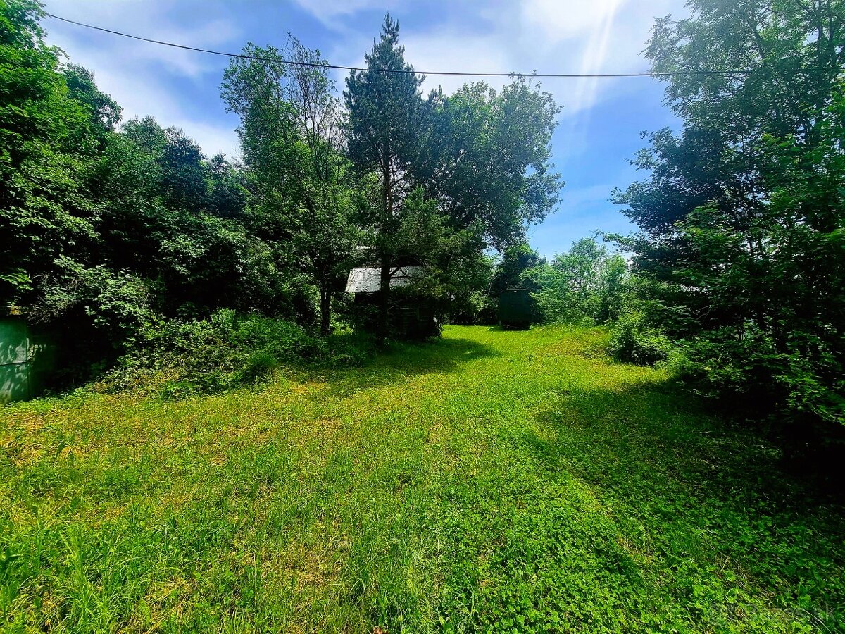 ⌂ Slnečný pozemok v lone prírody 1080m2//Štiavnické Bane