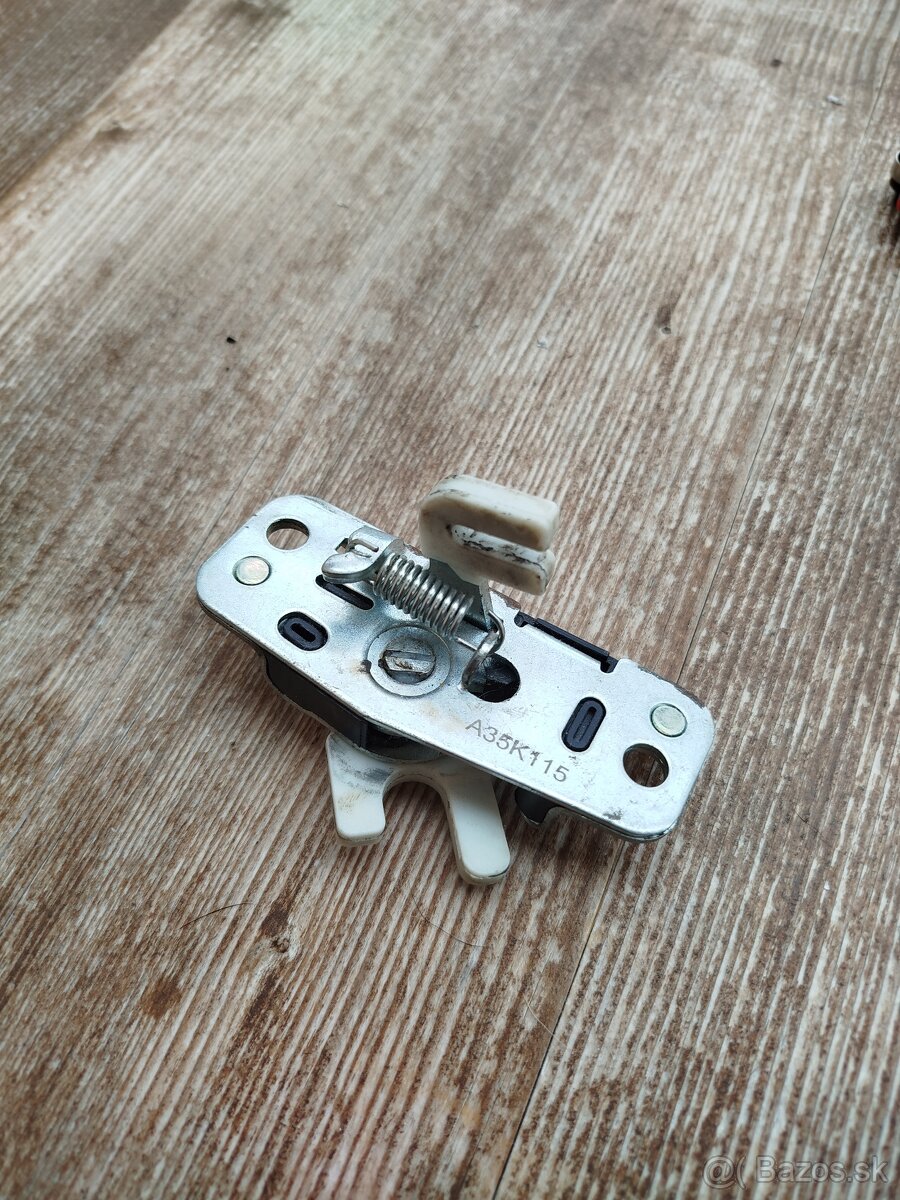 Zamok , mechanizmus na zatvarie dveri ducato