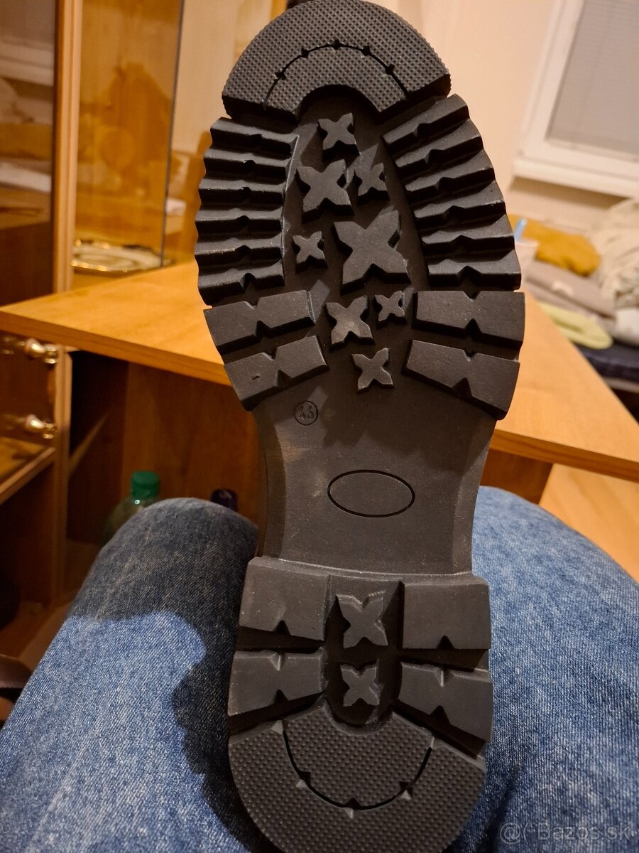 Vyššie koženné topánky