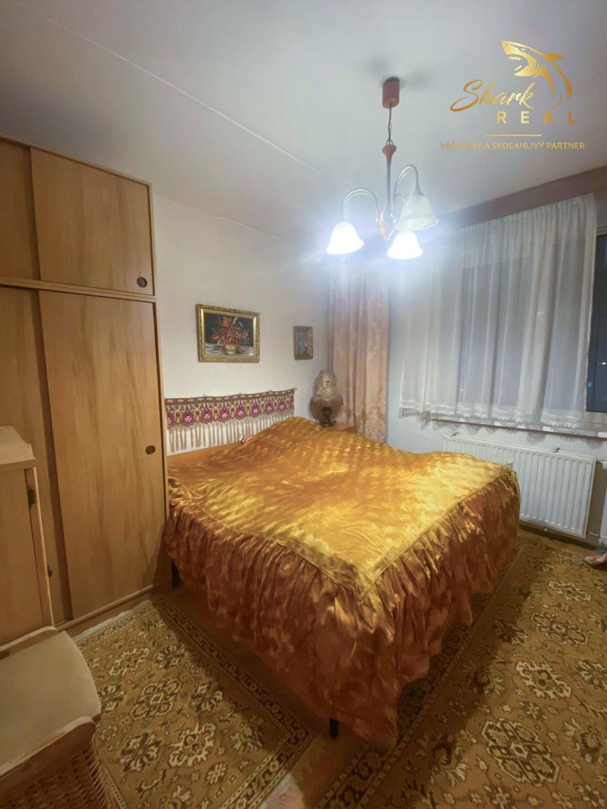 Ponúkame Vám na predaj 3-izbový byt na Ždiarskej ulici v mes