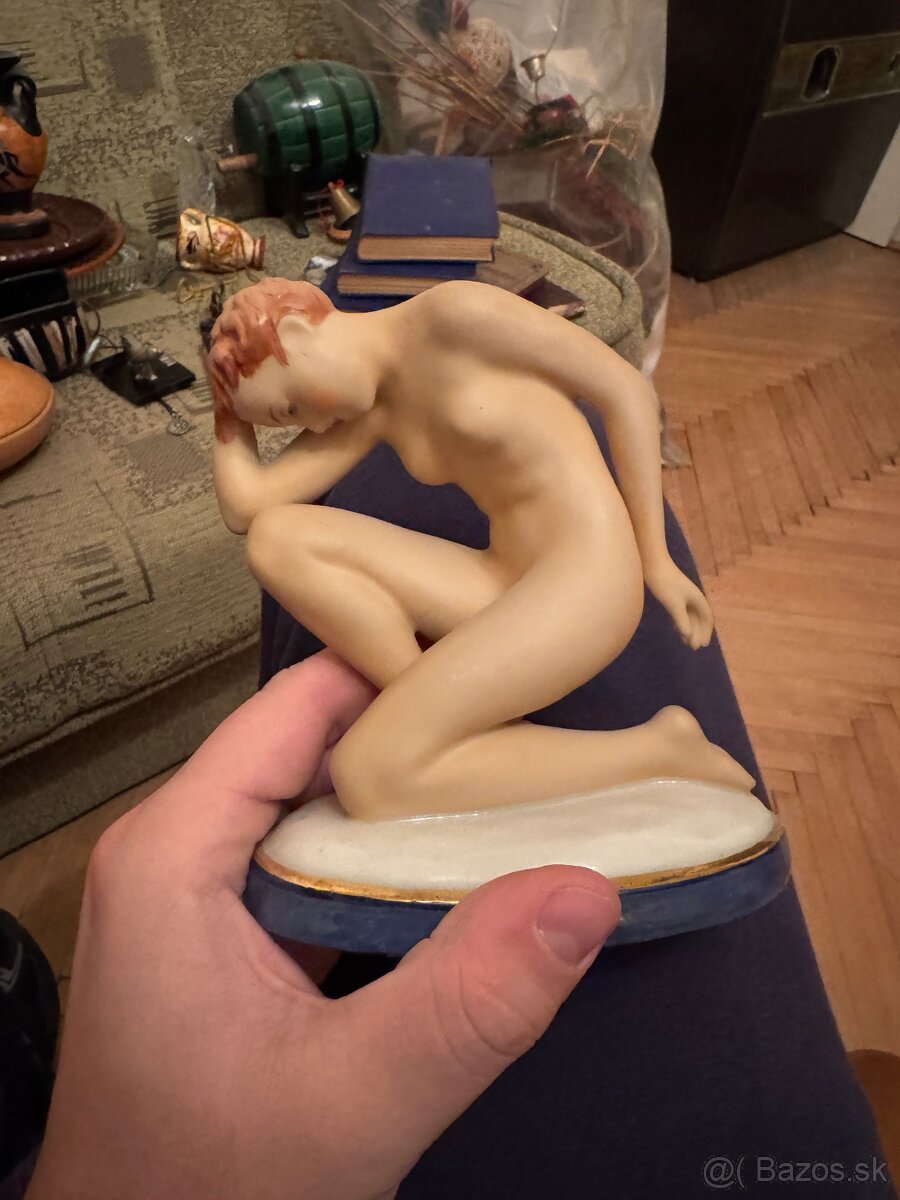 Akt Royal dux Elly Strobach Konig kľaciaci akt