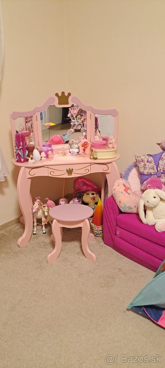 Kozmetický stolík detsky