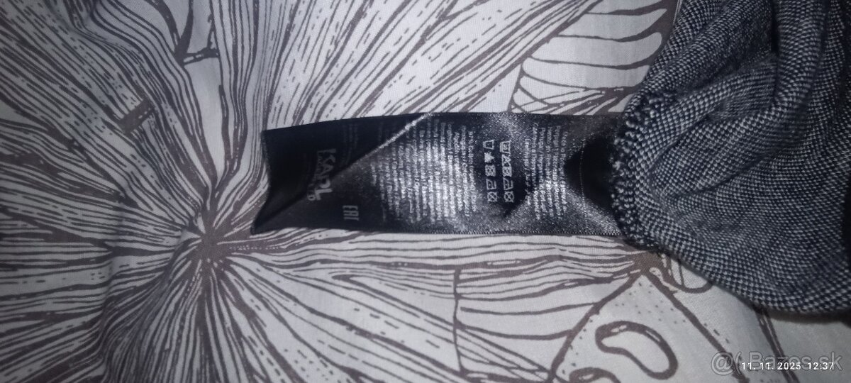 Džínsy a tričko Karl Lagerfeld