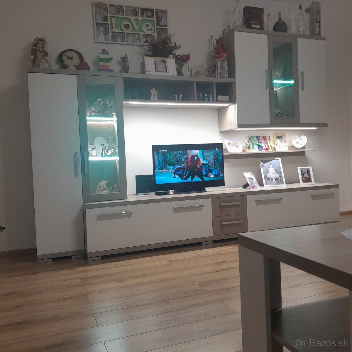 Obyvacia stena a stolik