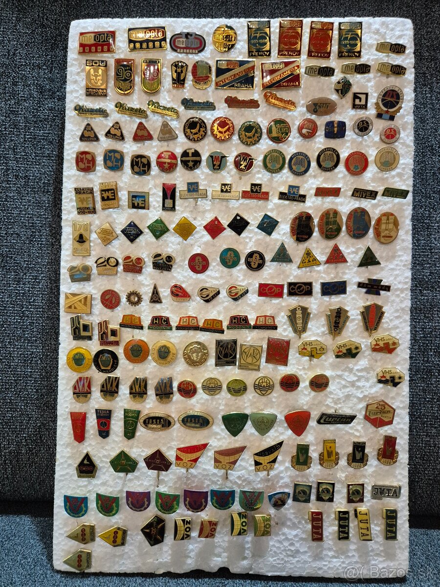 Sbierka odznakú a vyznamenání cca 2100ks