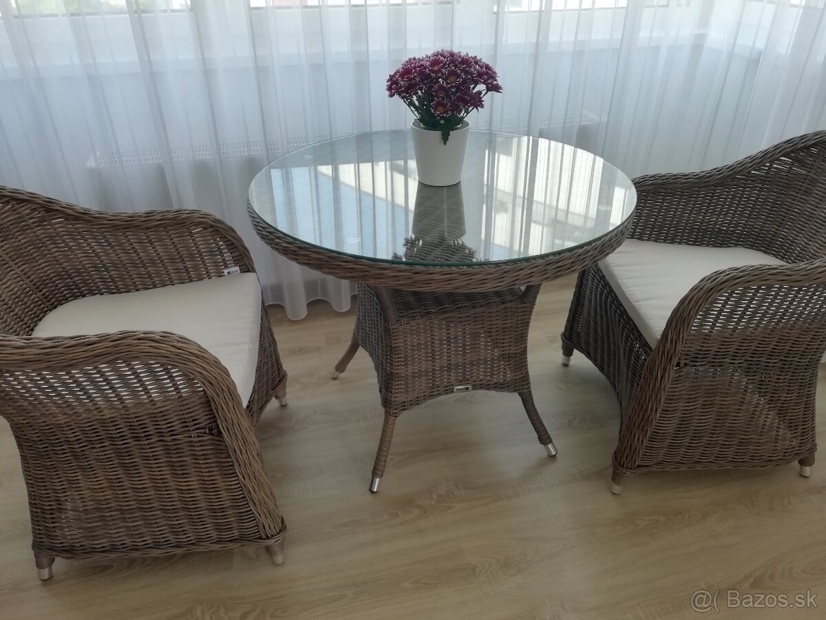 Predám kvalitný taliansky ratanový nábytok