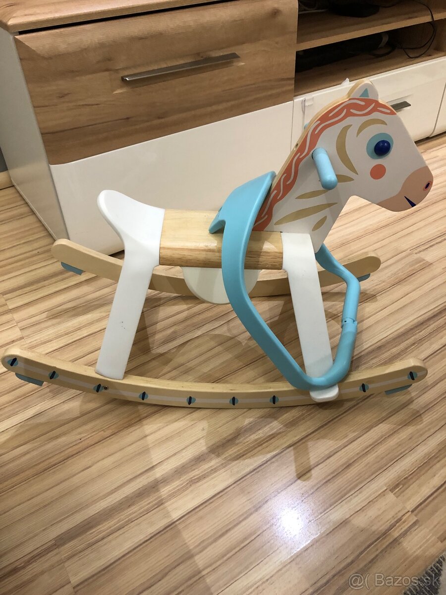 Drevený hojdaci koník