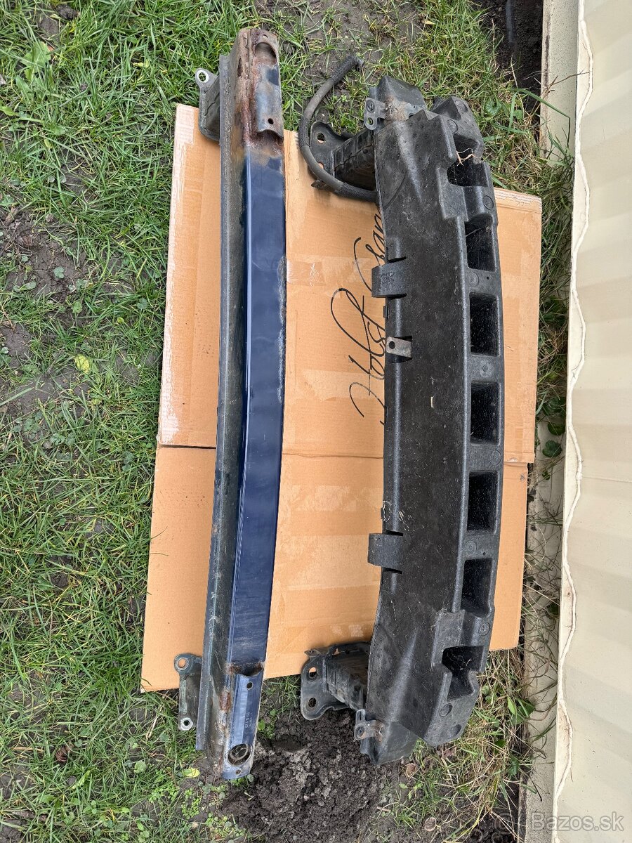 Škoda SuperB 2 Combi facelift 2014 predná a zadná výstuha