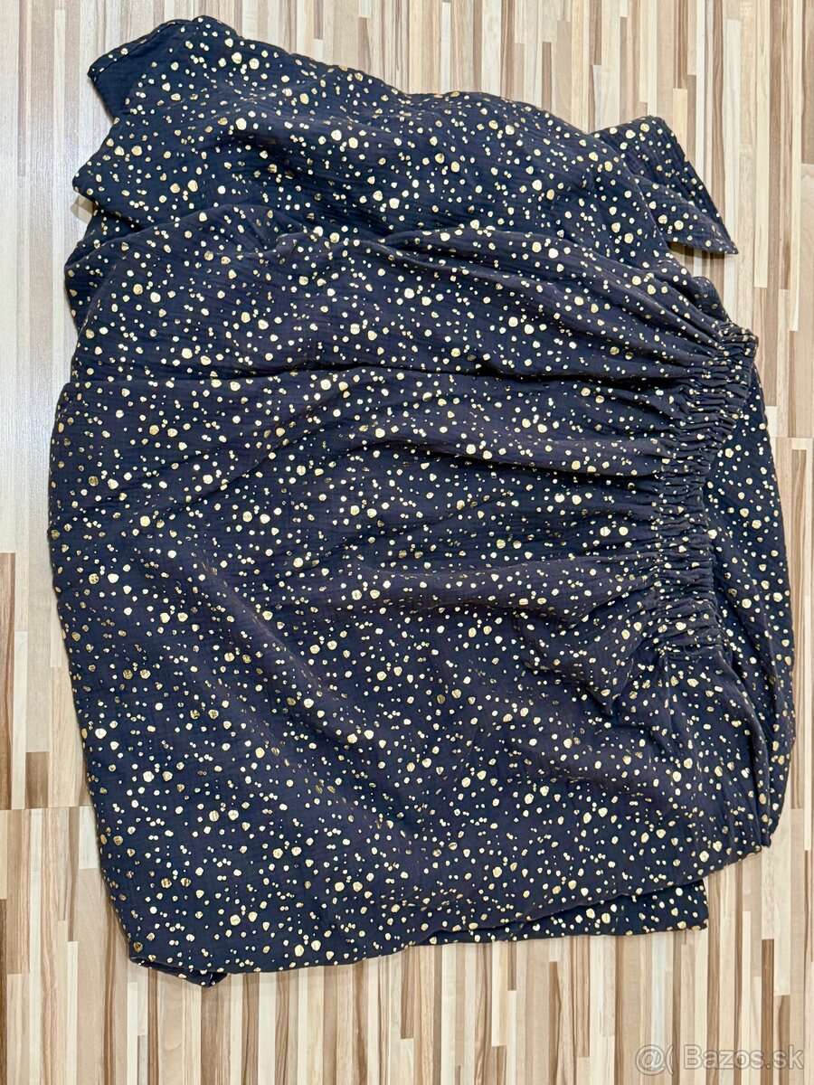 Čierno-zlatý baldachýn