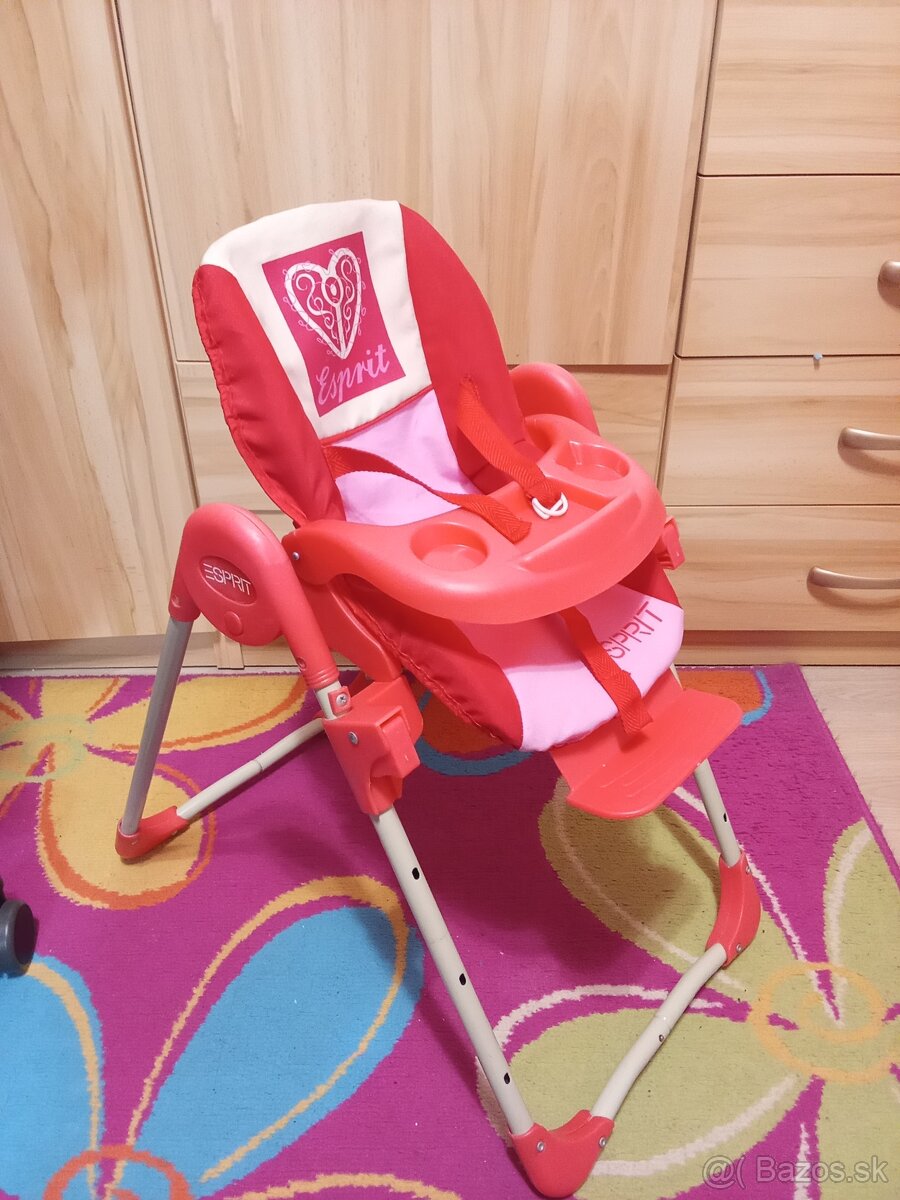 Stolička na kŕmenie pre bábiky.
