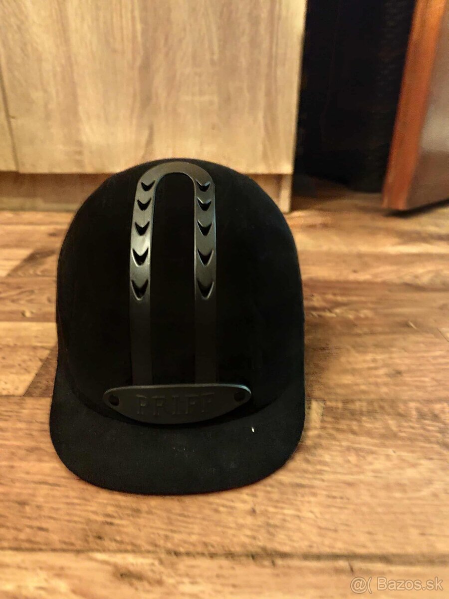 jazdecká prilba značky PFIFF + darček