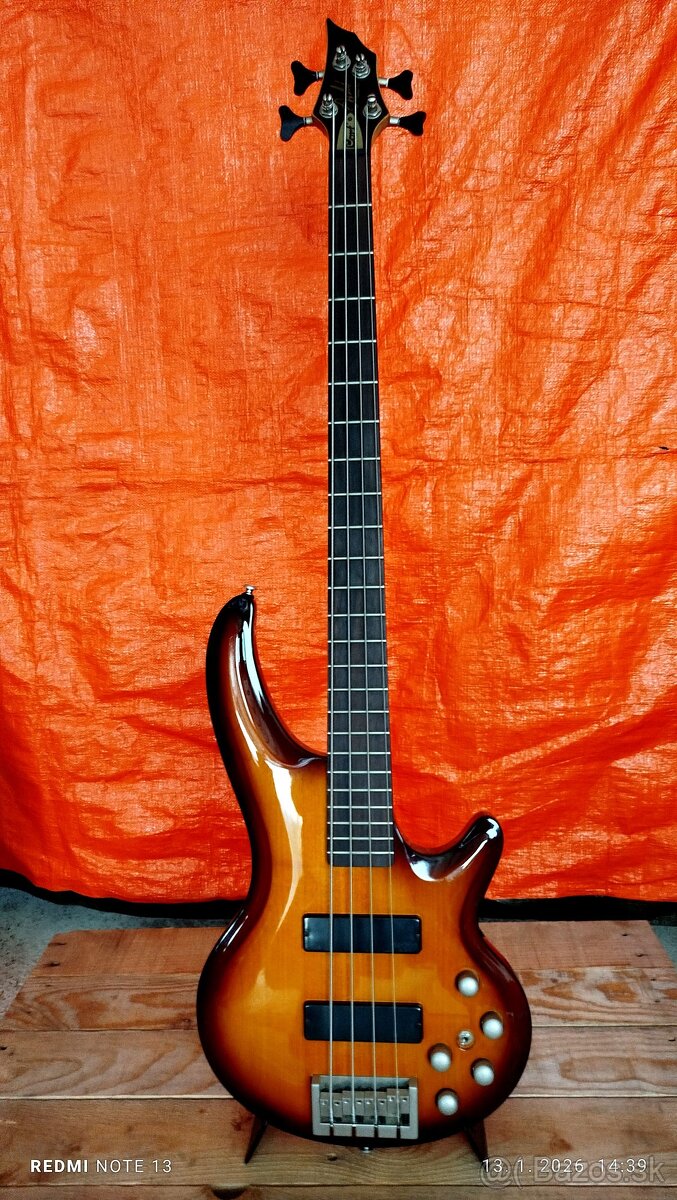 basgitara Cort Curbow 42