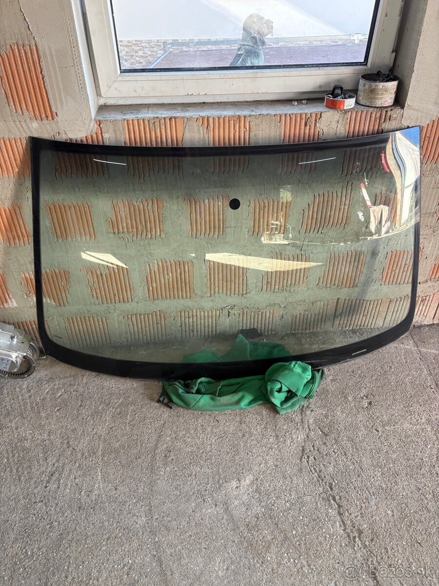 Čelne sklo VW Touareg 1