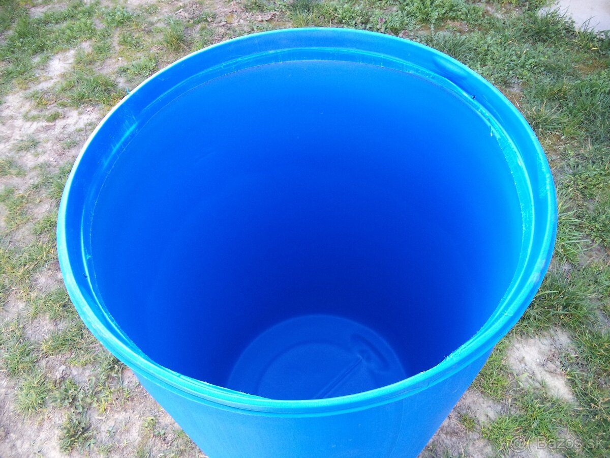 plastové sudy 220 litrové a bandasky