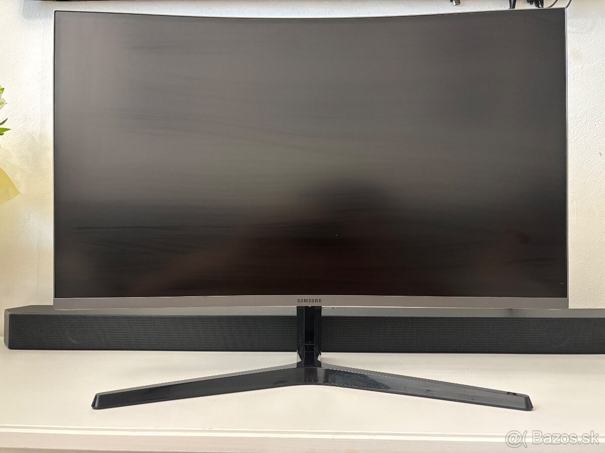 Samsung – 27" QHD, 144 Hz, zaoblený