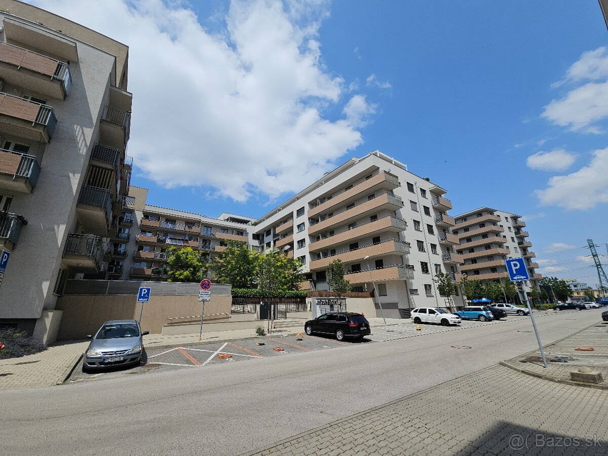 NA PREDAJ 3 IZBOVÝ BYT BRATISLAVA