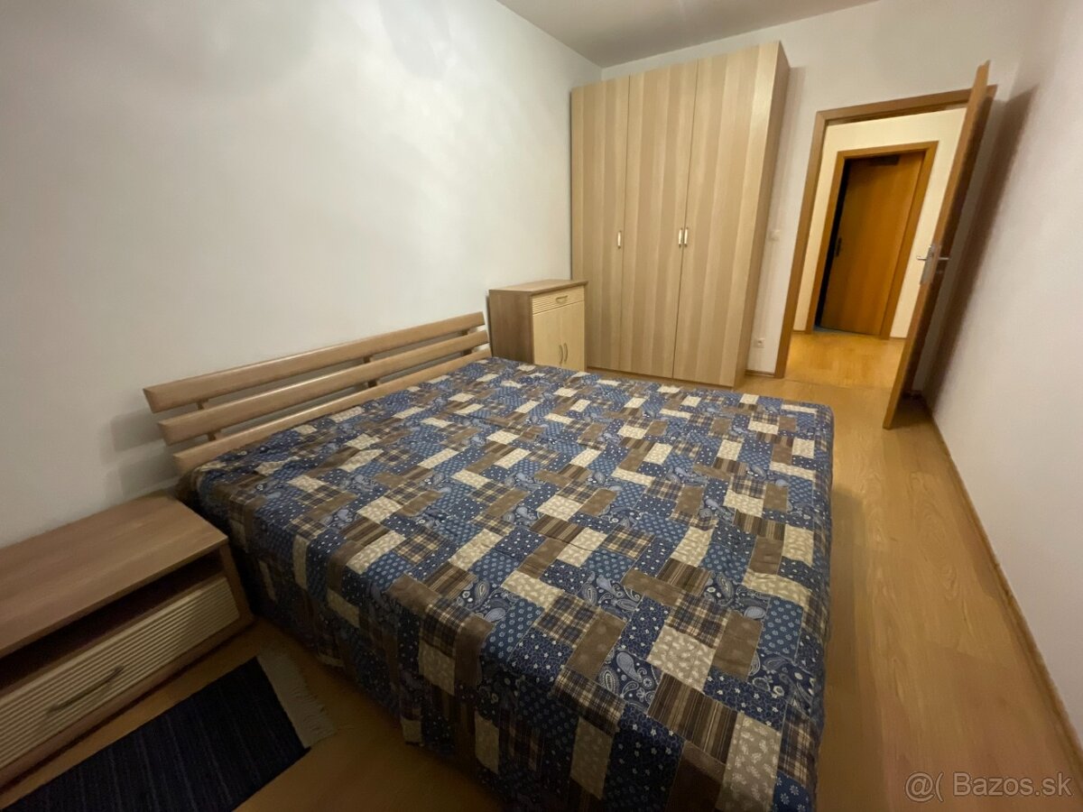 Priestranný 2 izbový byt na začiatku Petržalky