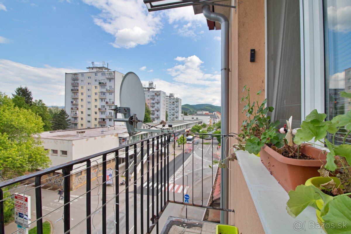 CENTRUM J.KOZÁČEKA | Priestranný 3 izbový byt s garážou.