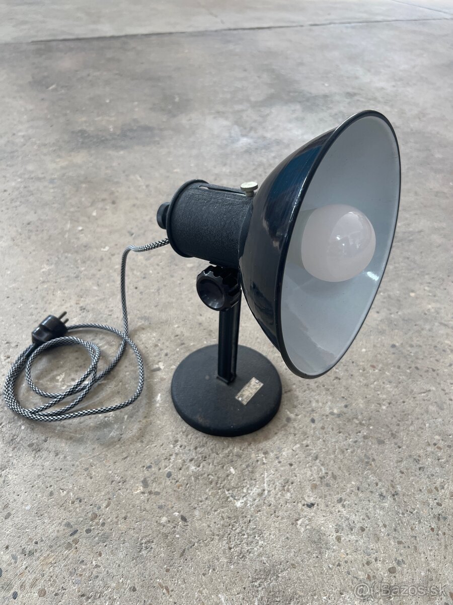 Predam funkčnú starú štúdiovu lampu. Odber cez deň v BA