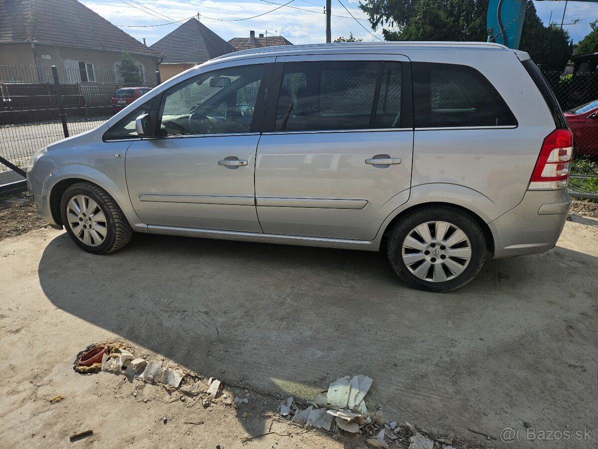Opel Zafira 2,2 benzín automat