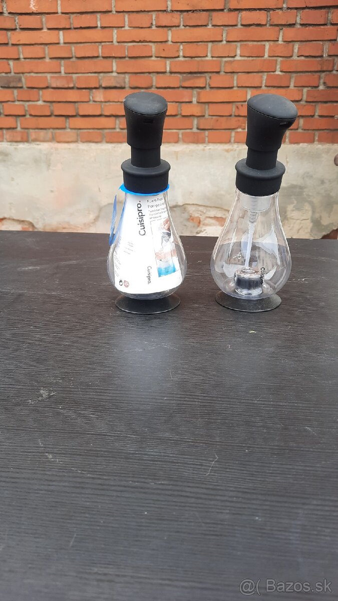 🧼 Dávkovač mydla CUISIPRO – spenovací (2 ks) Predám 2 kusy
