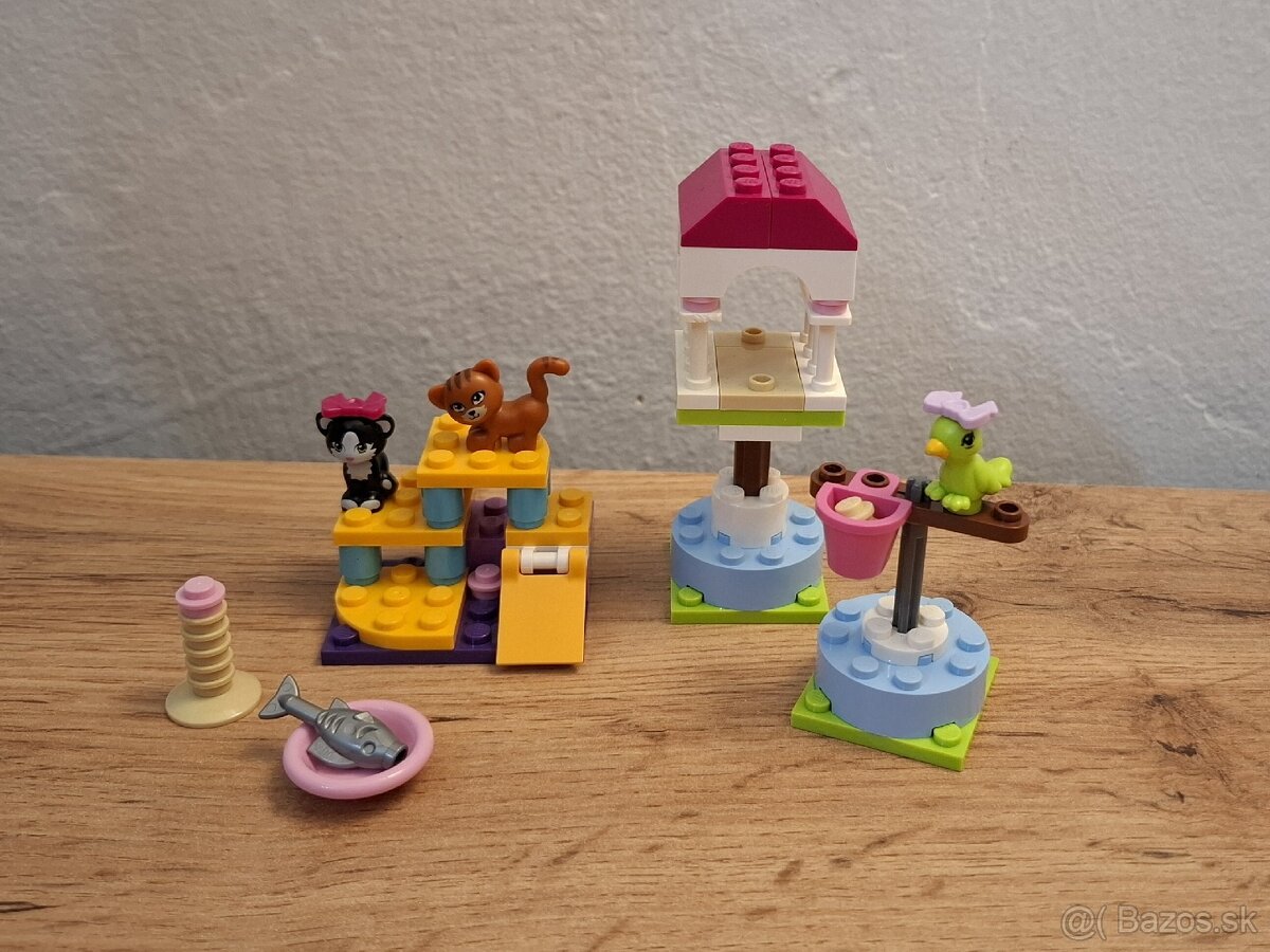 Lego Friends mačky a papagáj