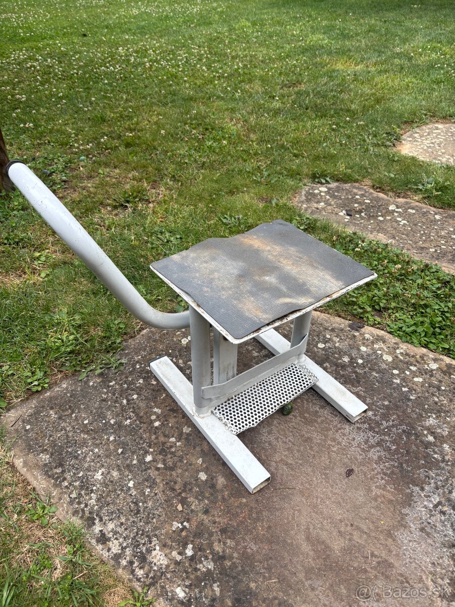 Stojan na/pod motorku