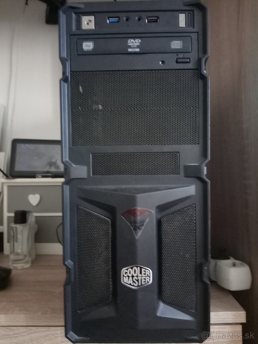Predám starší herný počítač