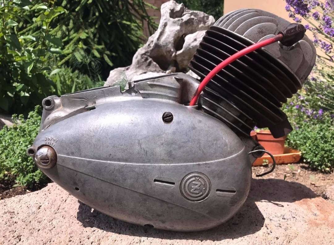 Predám motor na motocykel čz 125/150 C, motor ide pretočiť